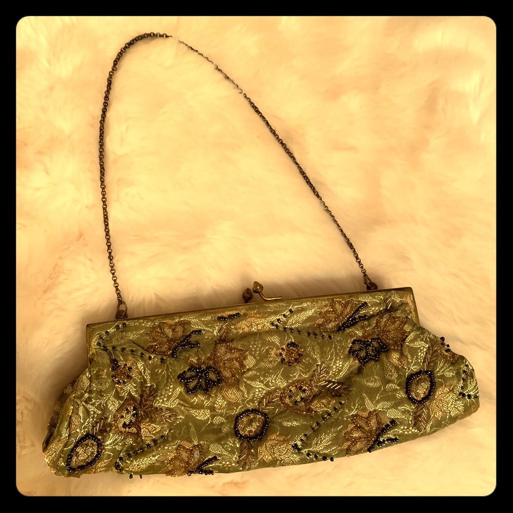 Beaded clutch